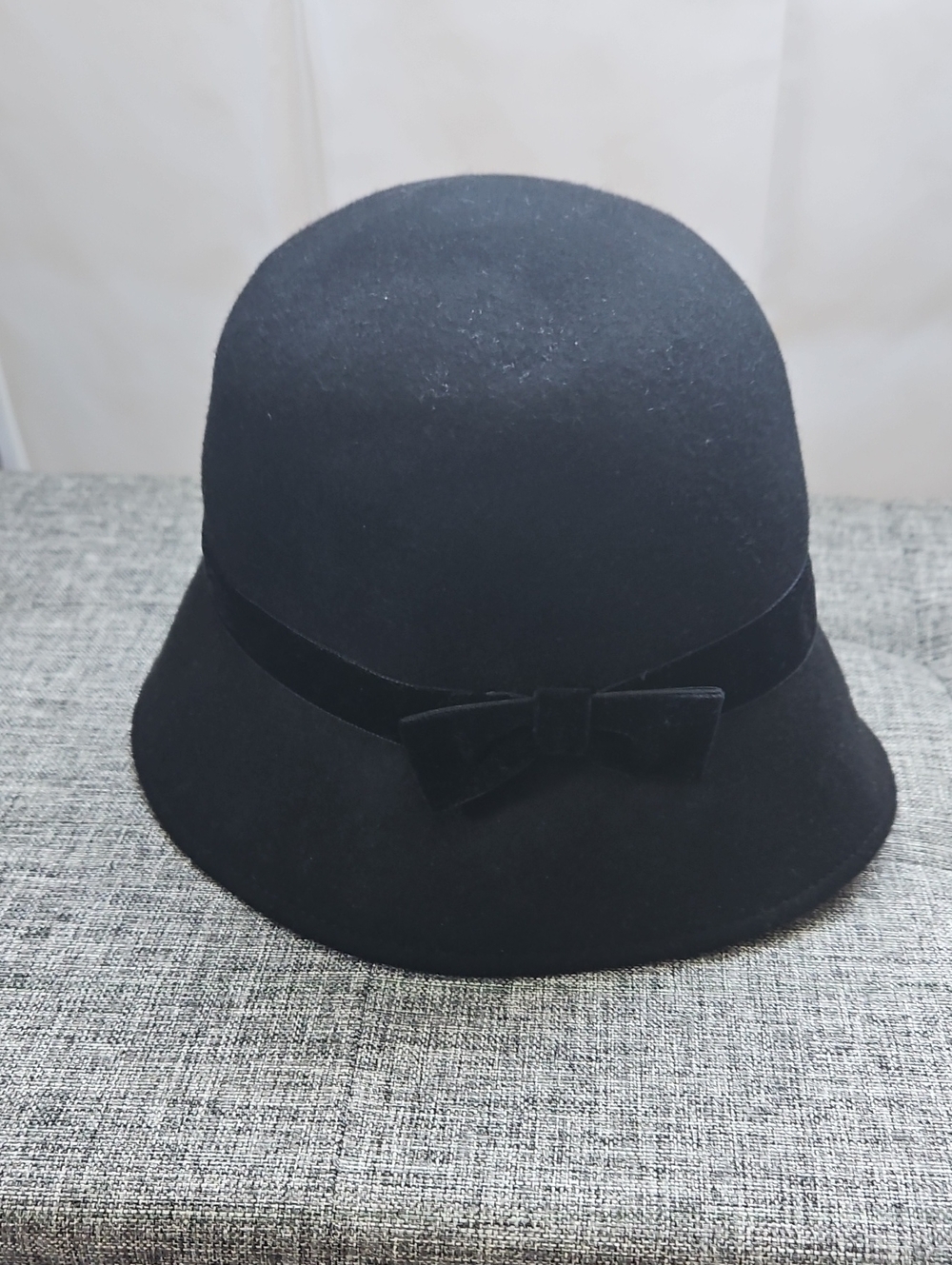 Gymboree Girls Black Wool Cloche Hat with Velvet Bow. NWT, Size Small